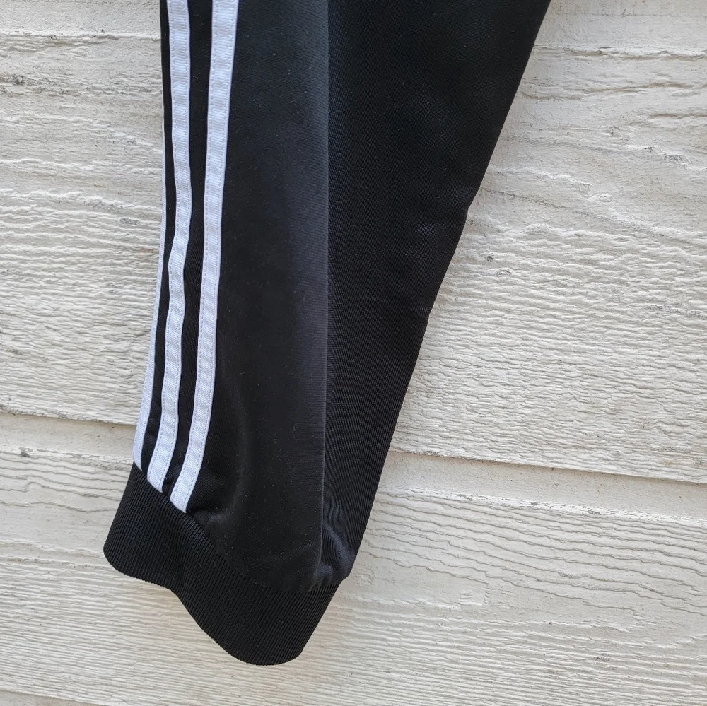 Adidas boy's jogger size L/G  14-16 color black and white
